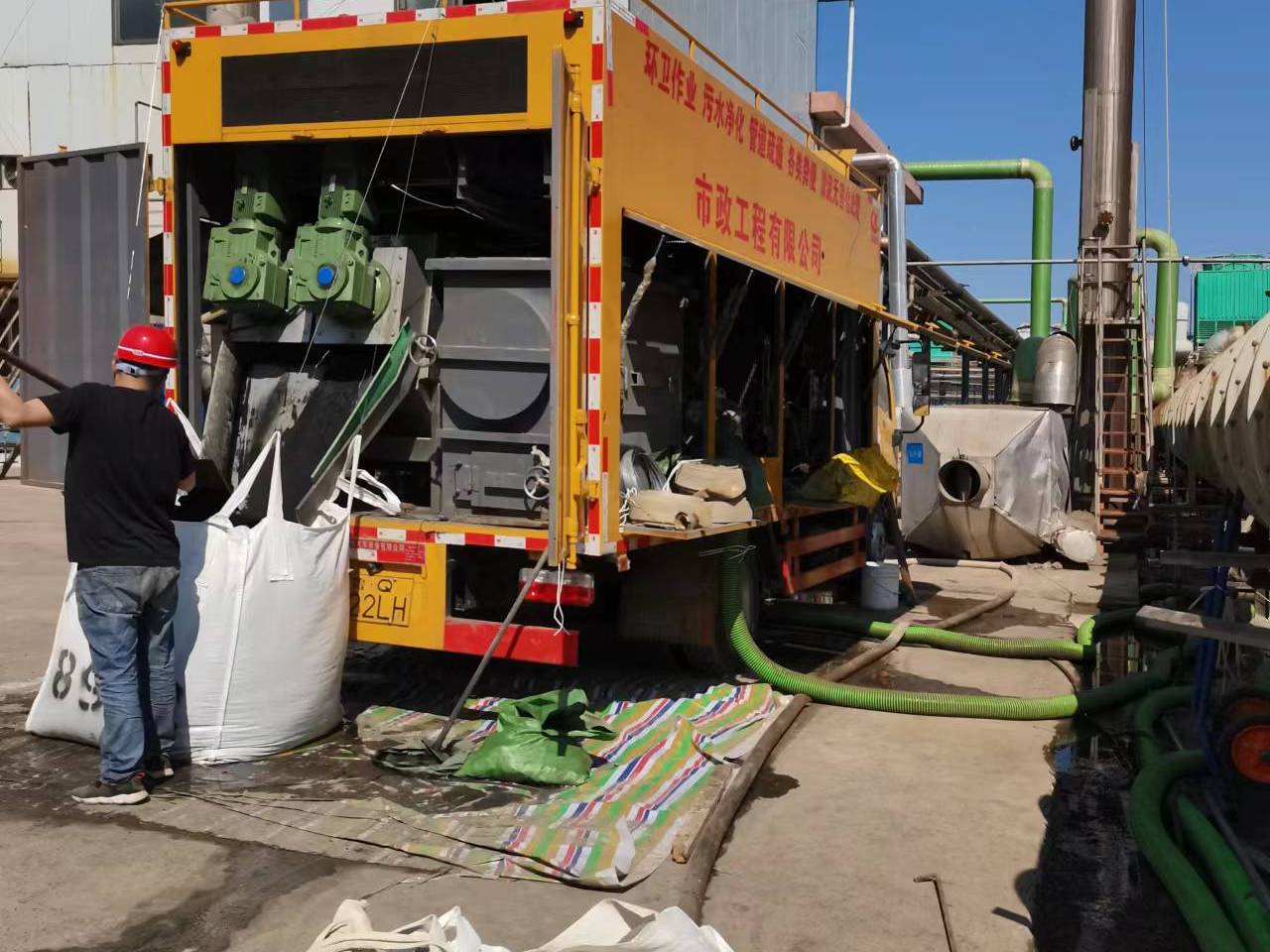 济阳淤泥压干处理